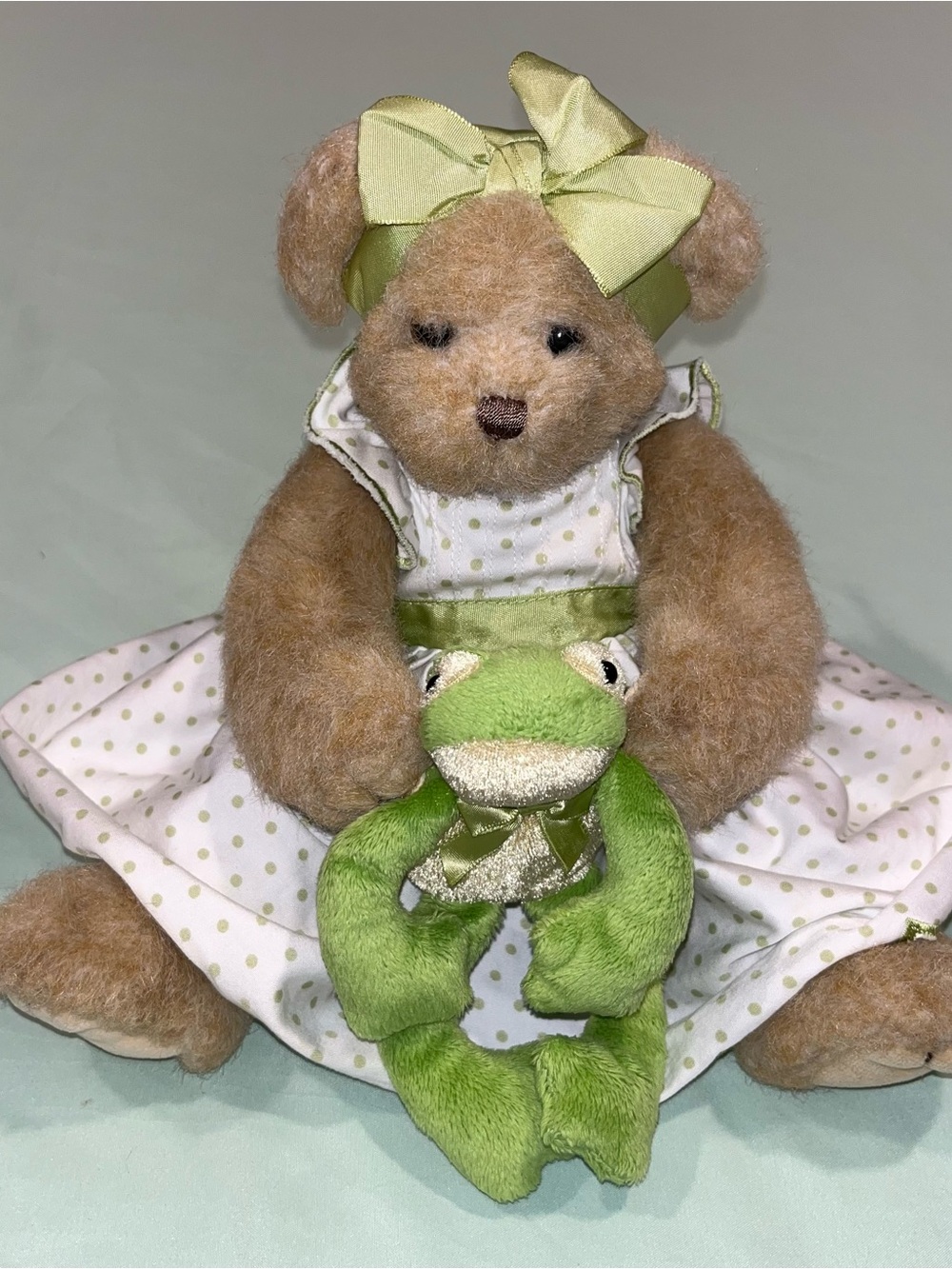 Bearington Collection "Leap & Faith" holding green frog,12"